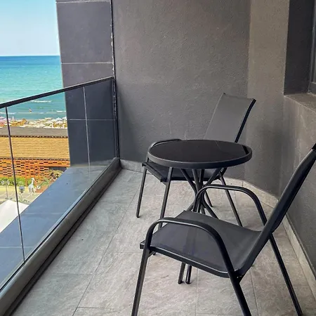 Beachfront 1br W Pool Azimuth