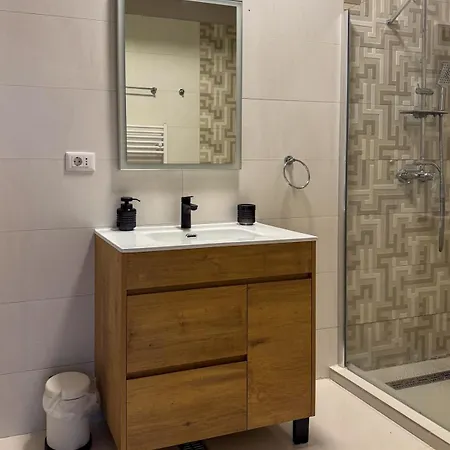Beachfront 1br W Pool Azimuth Apartman *